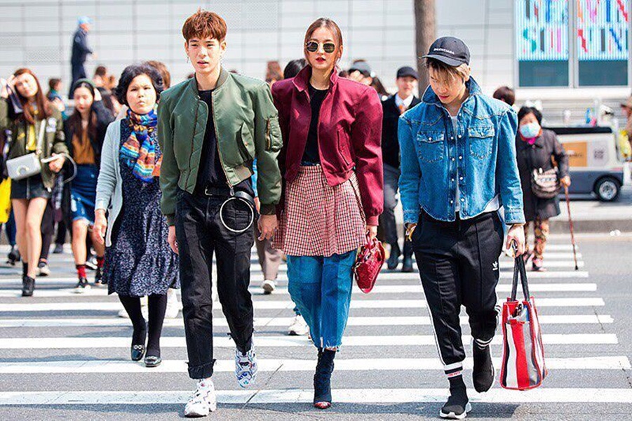 Южный одеваться. Молодежный уличный стиль одежды. Современная мода молодежи. Молодежная мода в Корее. Мода молодежи в Европе.