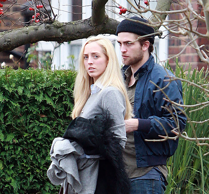 Robert Pattinson กับพี่สาว Lizzy
